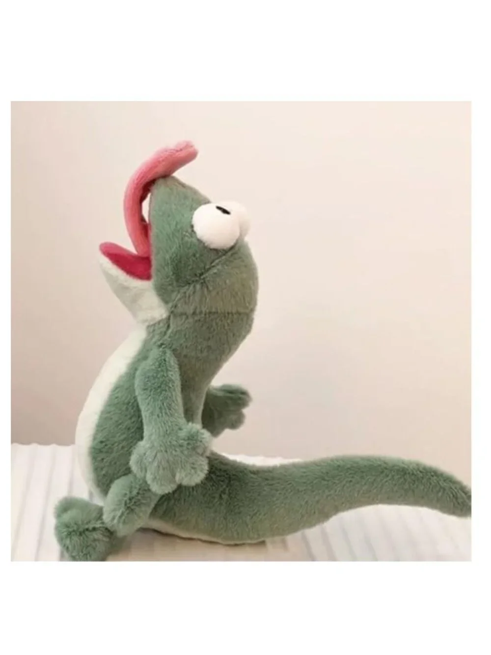 Magnetic Lizard Plush Keychain with Long Magnet Tongue, 7.87in, Funny Reptile